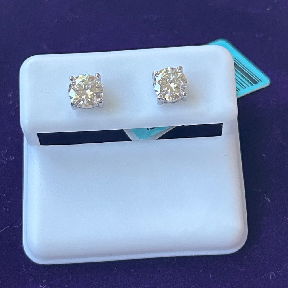 New 925‎ Sterling Silver 1.50 CT Moissanite Stud Earrings VVSD